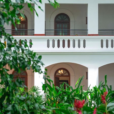 Brunton Boatyard - A Cgh Earth Experience Hotel Kochi Exterior photo